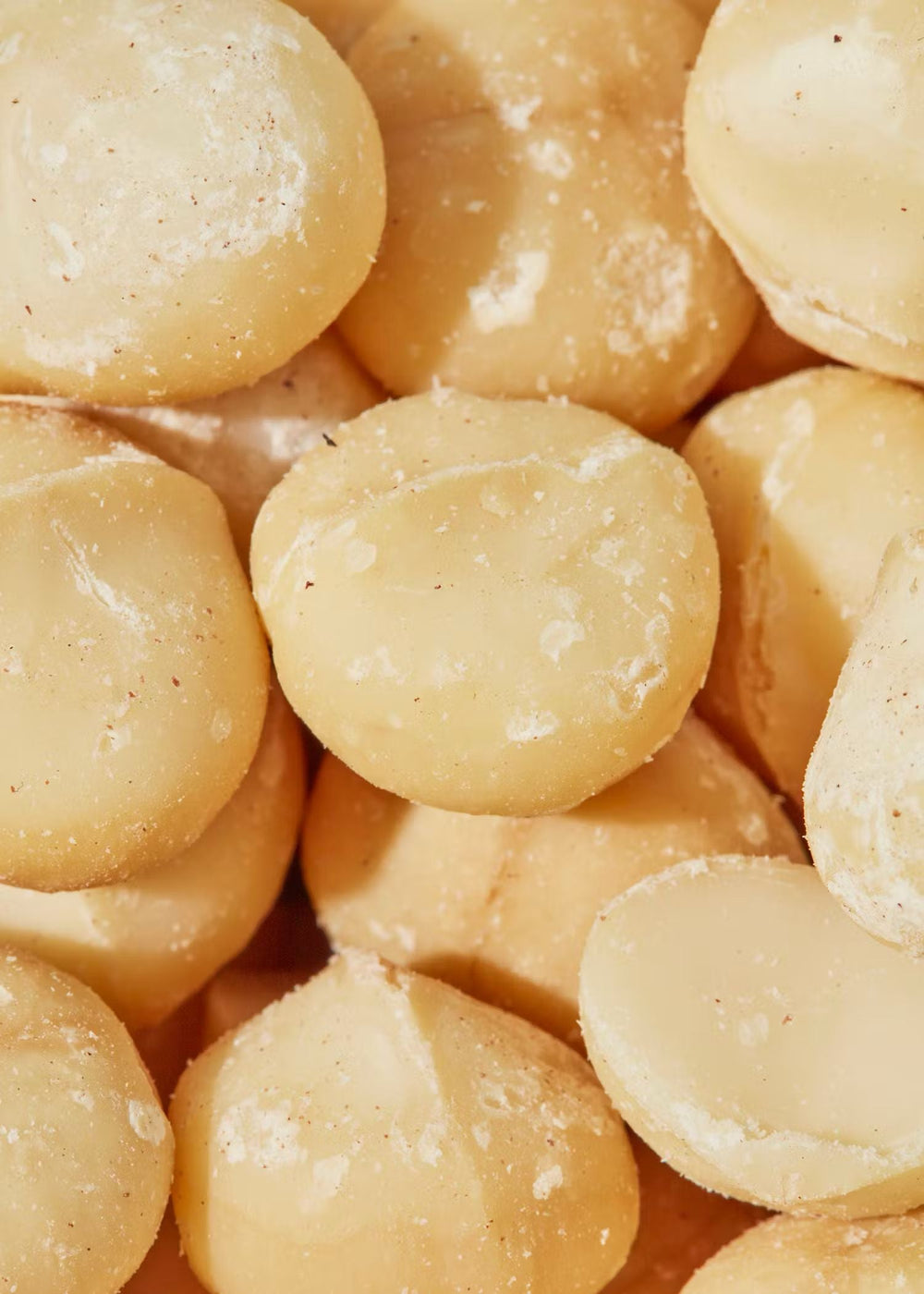 Organic 500g KoRo Macadamia Nuts, perfect for snacking or baking