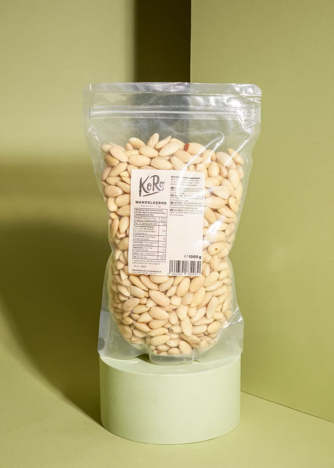 Blanched almond kernels in 1kg packaging, perfect for baking and snacking