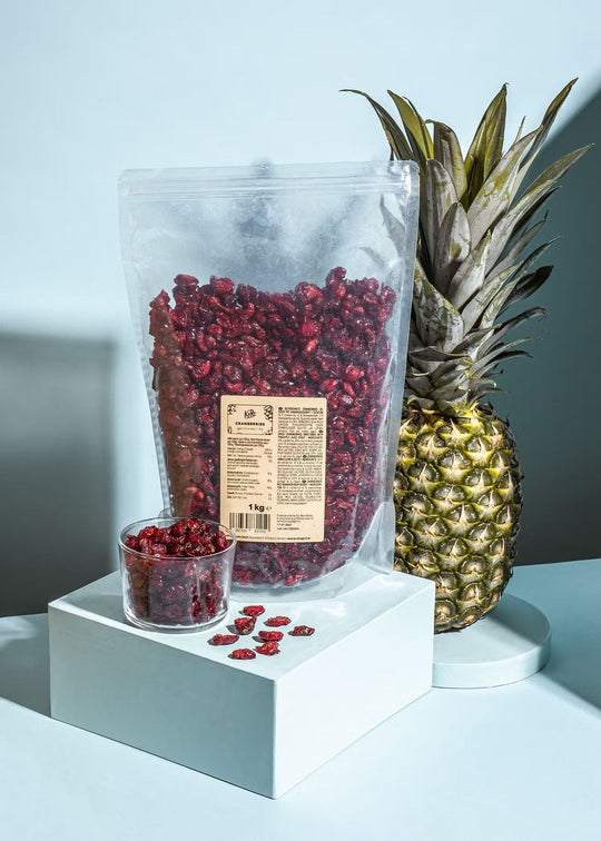 Organic dried cranberries sweetened with pineapple juice, 1kg pack, high-quality snack option