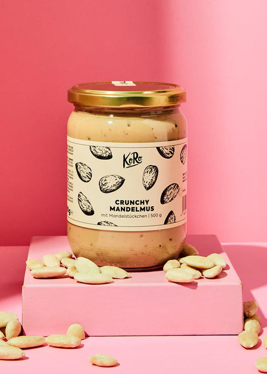 Alt text: A 500g jar of KoRo Crunchy Mandelmus, a delicious and creamy almond butter with a crunchy texture, perfect for spreading on toast or adding to smoothies