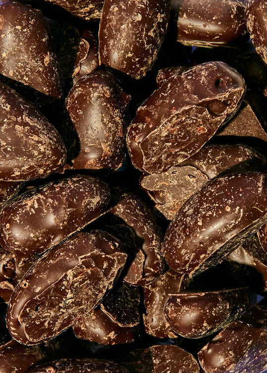 Delicious and decadent 1kg of KoRo dates coated in rich and smooth dark chocolate