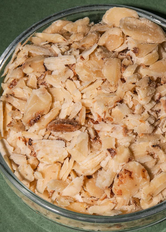  KoRo Erdmandeln - Close-up of the peeled and sliced almonds 