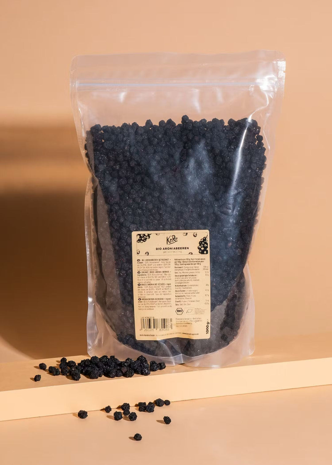 Organic 1kg package of KoRo dried aronia berries, perfect for snacking or baking