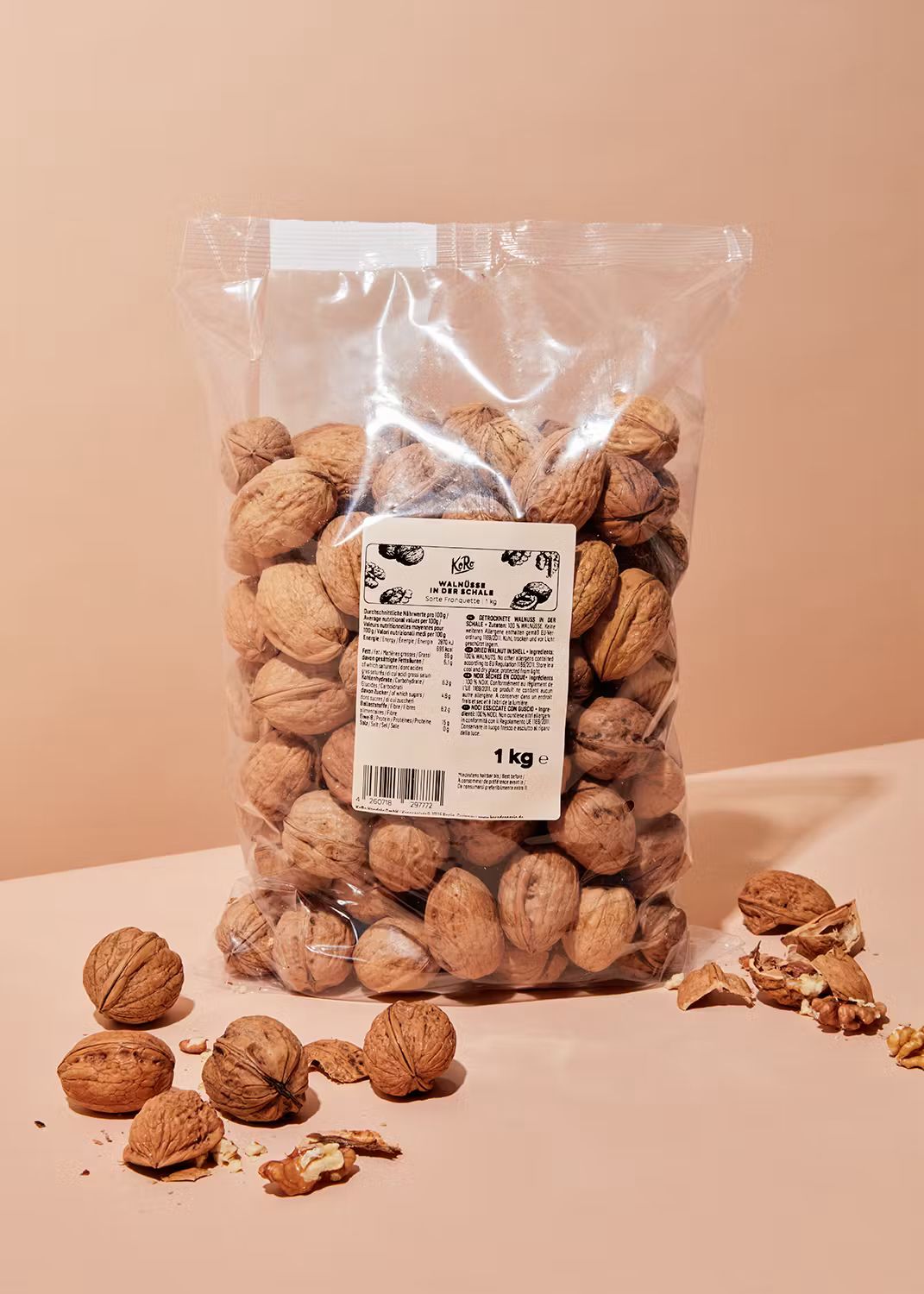 KoRo Große extra helle Walnusskerne 1kg - Premium quality, whole walnuts, perfect for snacking or baking, in a convenient 1kg pack