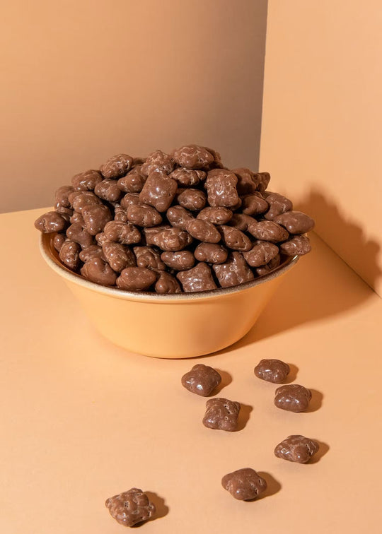 Delicious and crunchy KoRo Hafer Crispies with creamy milk chocolate coating, 1kg