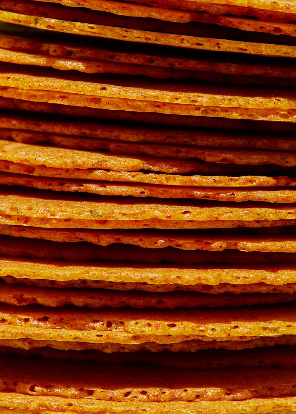 Thin and crispy KoRo Hauchdünne Cracker with seeds and herbs