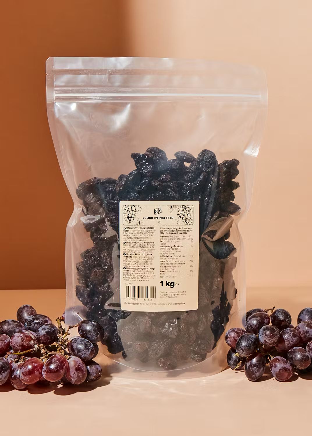 Delicious and plump KoRo Jumbo Weinbeeren, 1kg pack, perfect for snacking