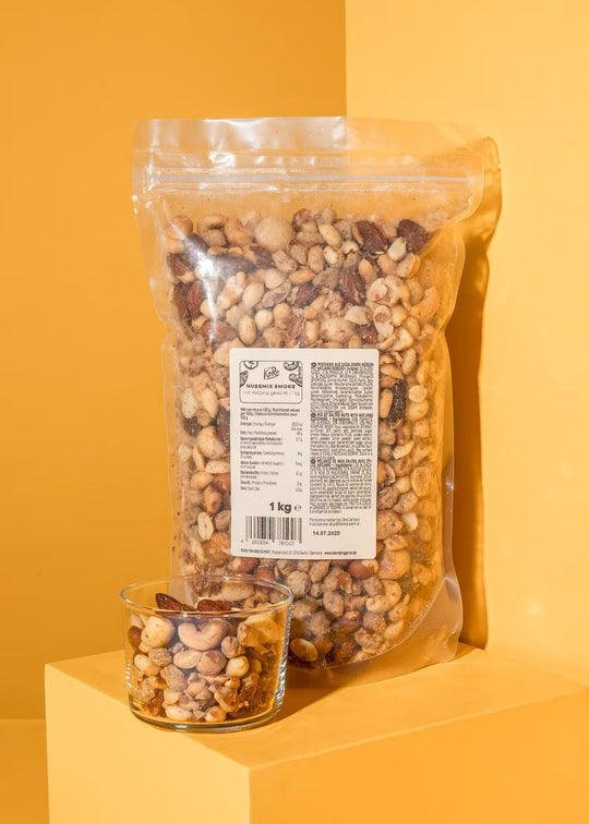 Close-up of KoRo Nussmix Smoke, a 1kg bag of mixed nuts with a smoky flavor, including almonds, cashews, and peanuts, perfect for snacking or adding to recipes