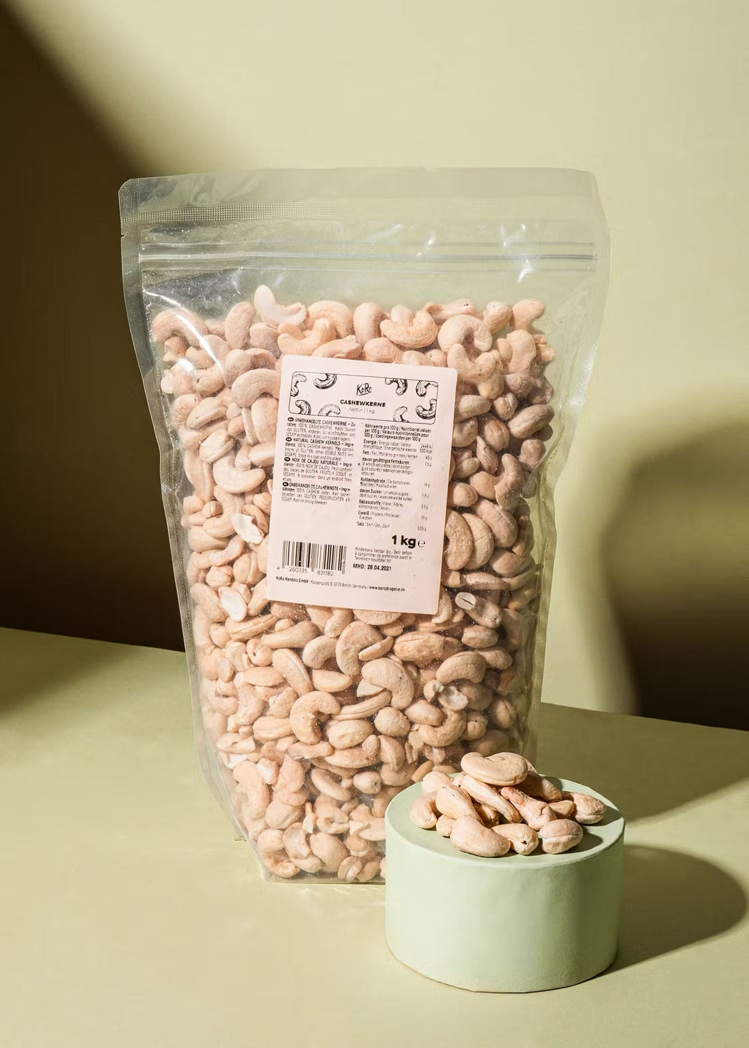 Premium 1kg pack of KoRo cashew nuts, perfect for snacking