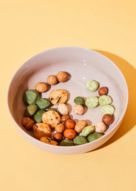 KoRo Reisgebäck Mix Erdnuss-Wasabi | 700g - A delicious and crunchy snack mix with a blend of peanuts and wasabi flavoring, perfect for satisfying your savory cravings