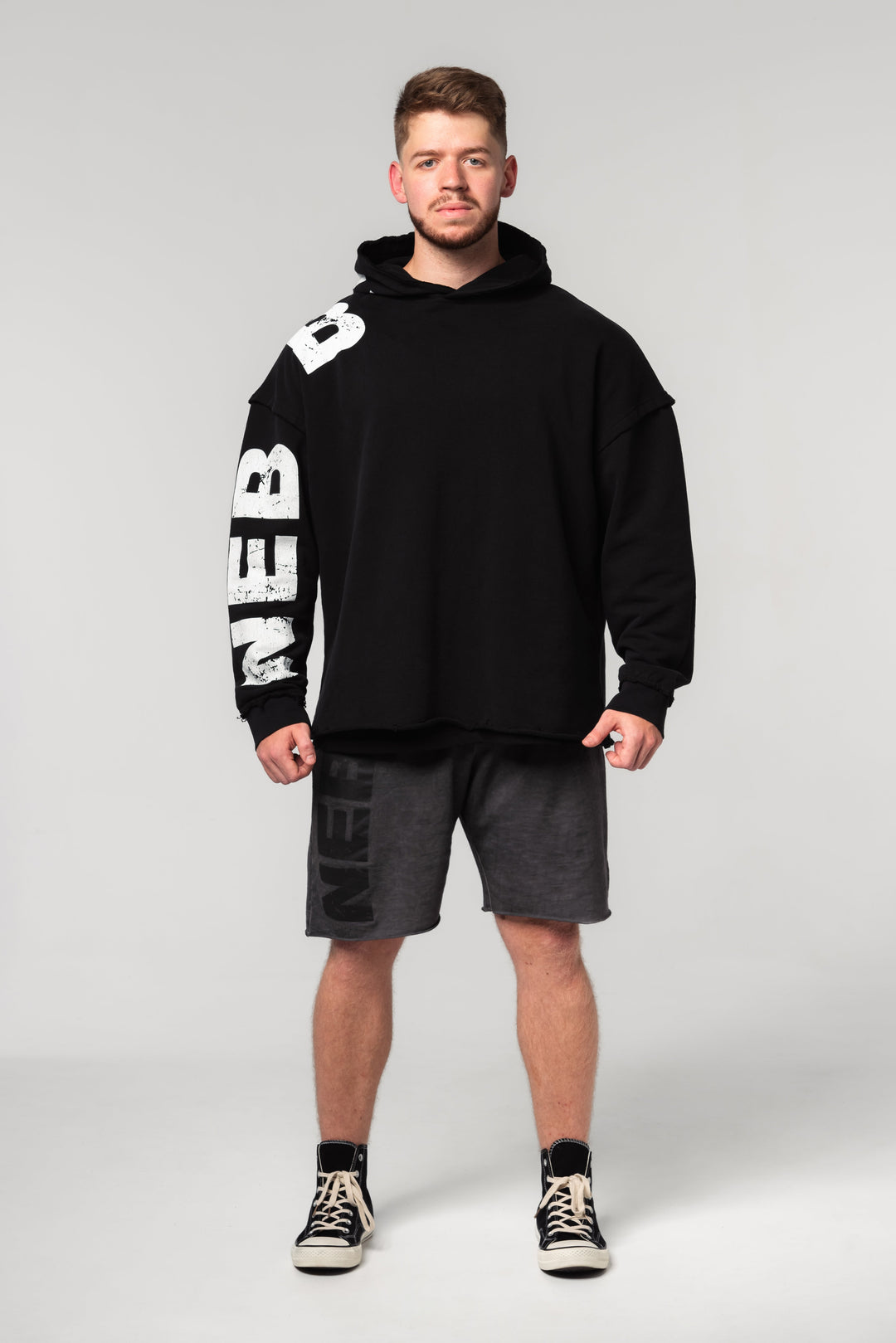 NEBBIA Oversized Herren-Hoodie in black, featuring a relaxed fit and comfortable design