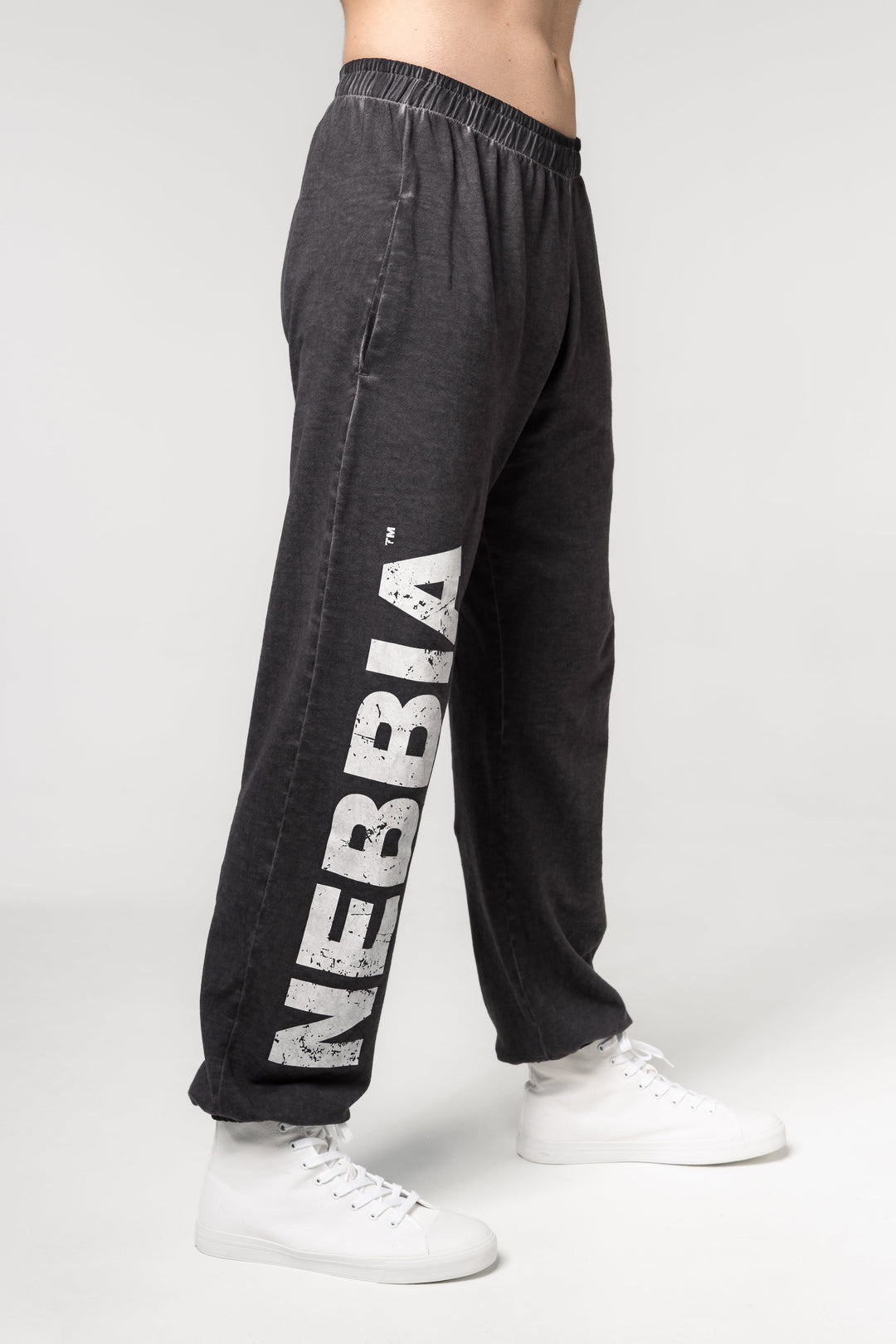 NEBBIA Washed-off Baggy Style Sweatpants GYM BRO in black color worn by a man during outdoor workout