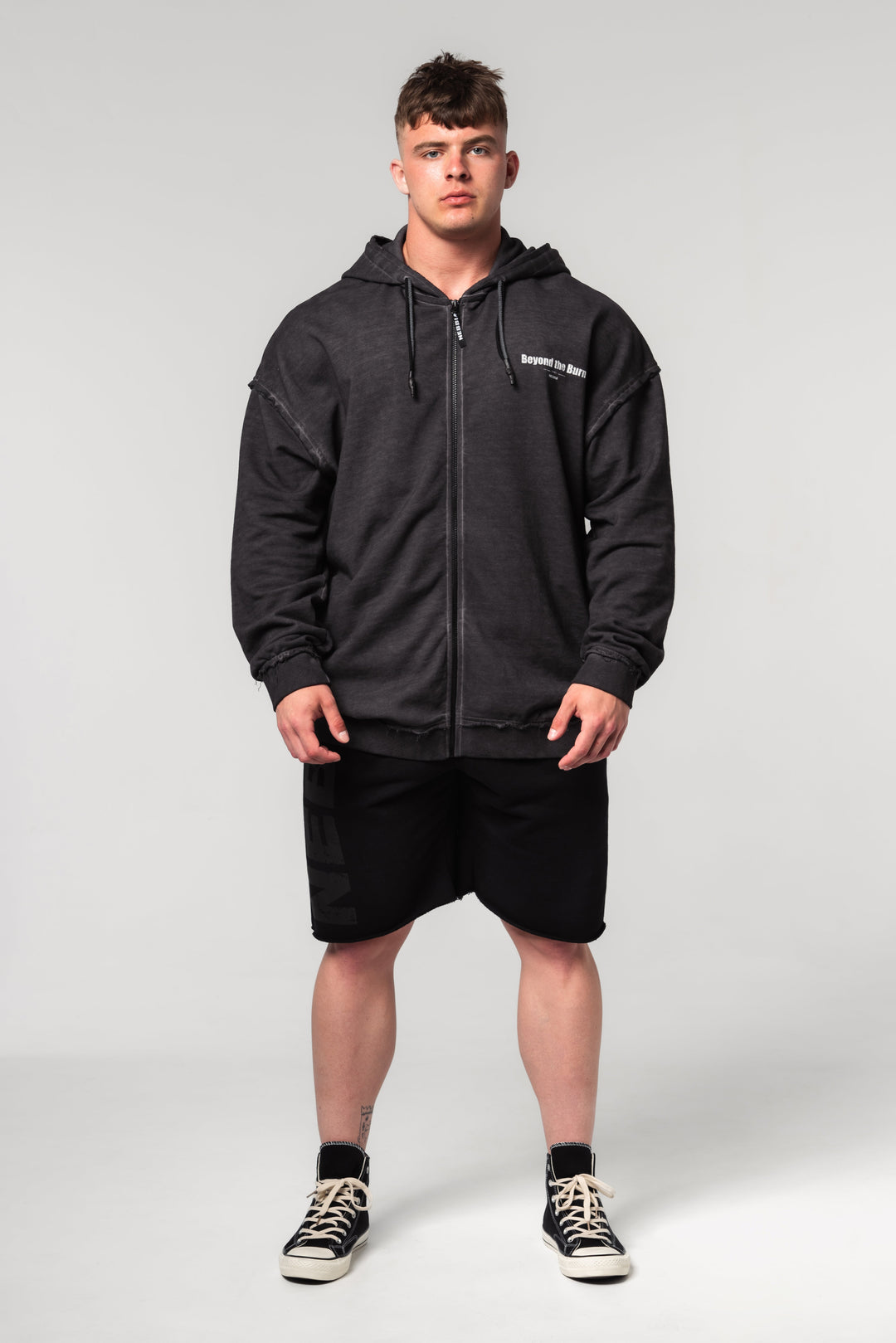 Washed-off Hoodie mit Reißverschluss GYM BRO in black color with front pocket and adjustable drawstring