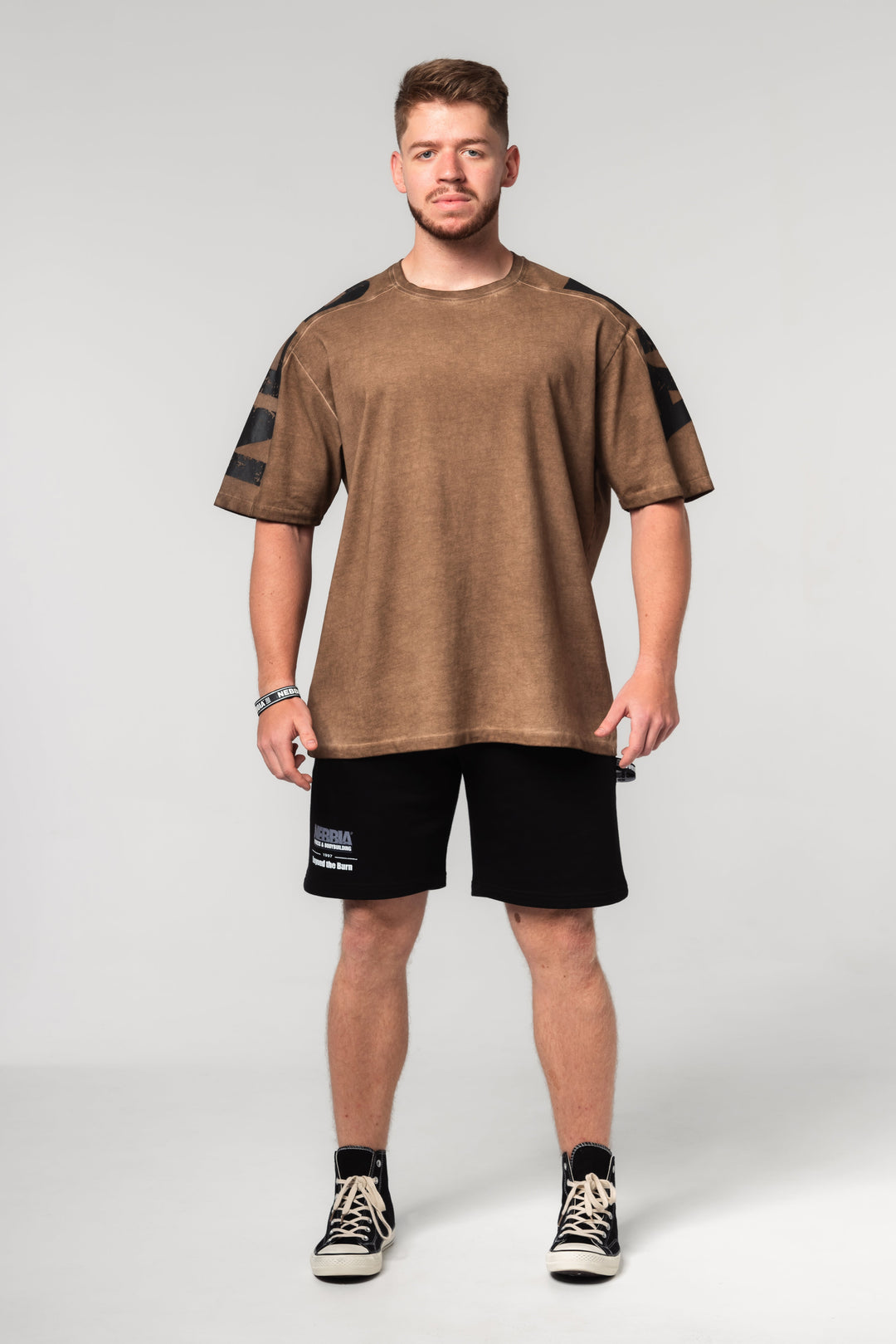 Nebbia washed-off oversized t-shirt lifting club for men in black